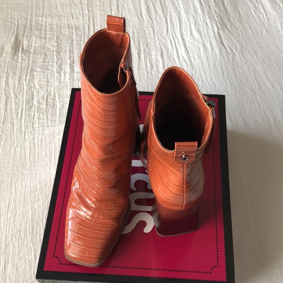 Women's Pascha Block-Heel Dress Booties - Picture 9 of 11